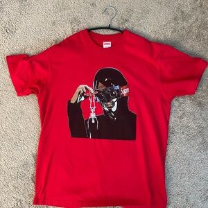 Supreme - red tee